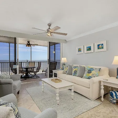 Beachfront Condo: Gulf & Bay Views, Pool, Downtown